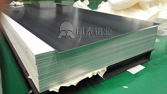 明泰鋁業成(cheng)功簽單(dan)百(bai)噸鋁母線(xiàn)專(zhuan)用(yong)1060鋁闆大(da)訂單(dan)